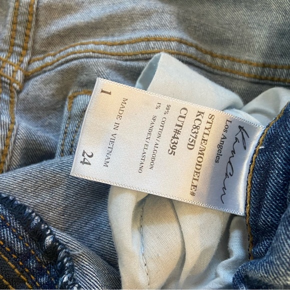 High rise mom jeans distressed. Size 24 - Picture 3 of 5